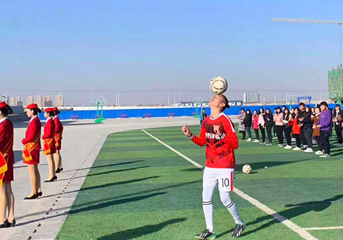 甘肃东方航空高铁学校足球运动场景