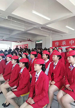 甘肃东方航空高铁学校学生朗诵活动一幕